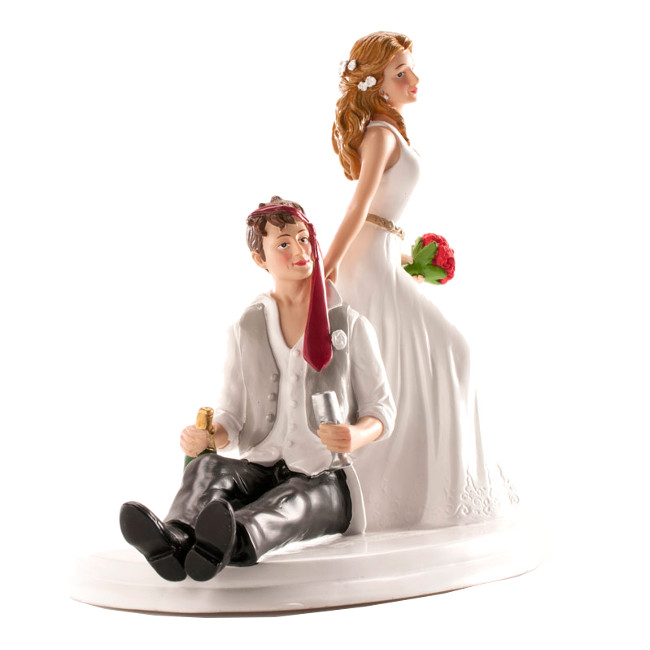 Figura para tarta de boda de novia arrastrando a novio - 15 cm por 21,50 €
