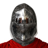 Casco de caballero con capucha medieval