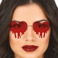 Gafas de corazón en gotas de sangre